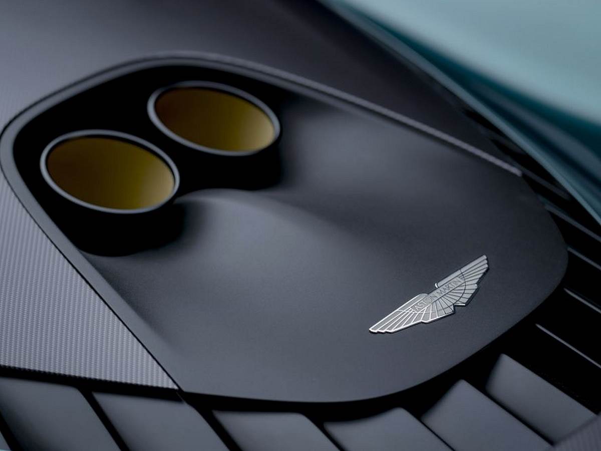 Aston Martin Valhalla hibridni automobil opis i slike