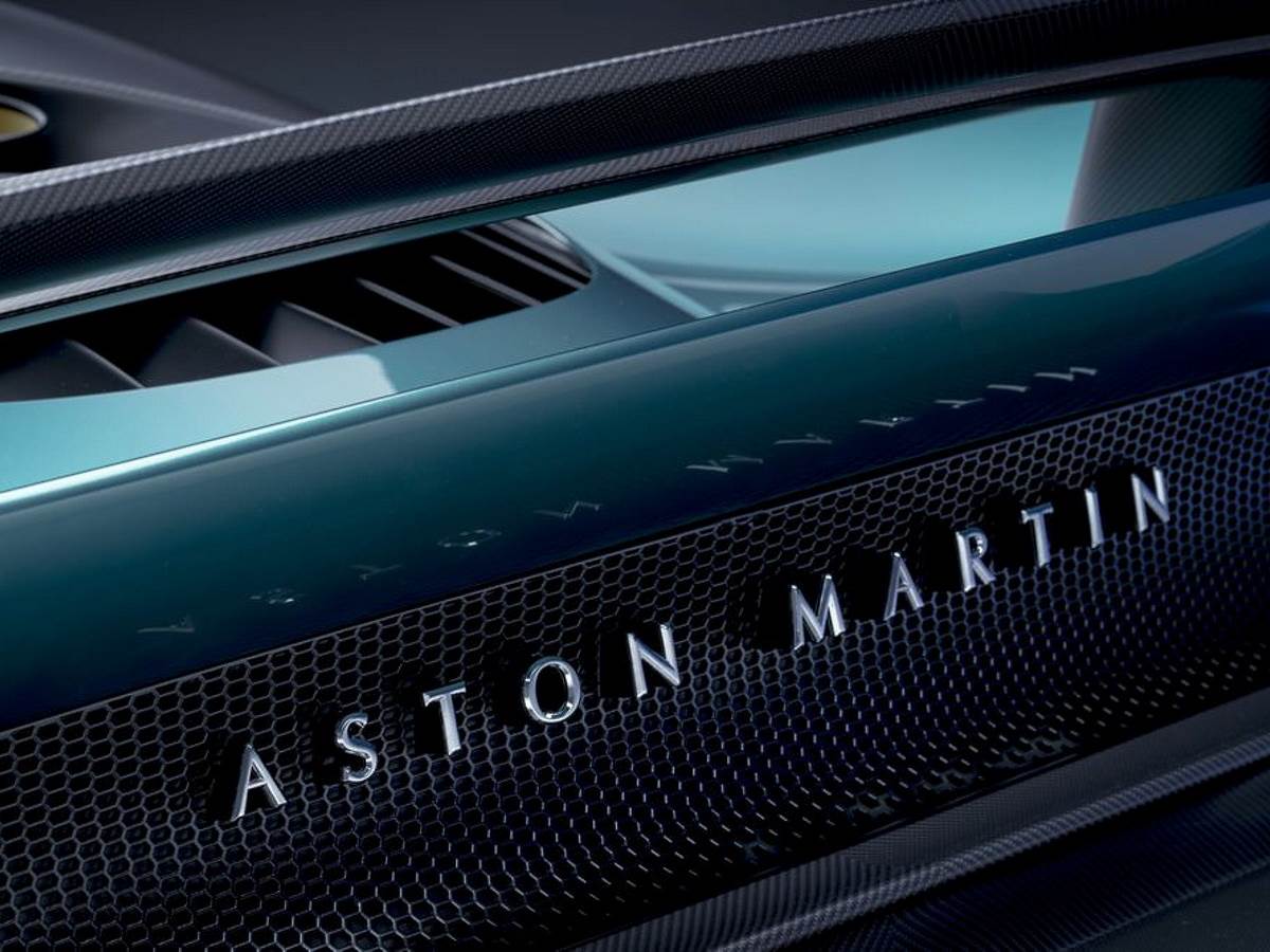 Aston Martin Valhalla hibridni automobil opis i slike