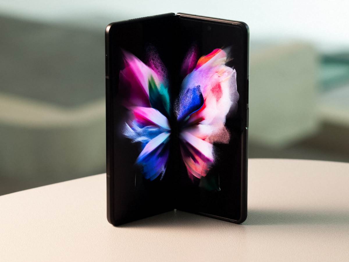 Samsung Galaxy Z Fold3 slike telefon pokrivalice mobilni