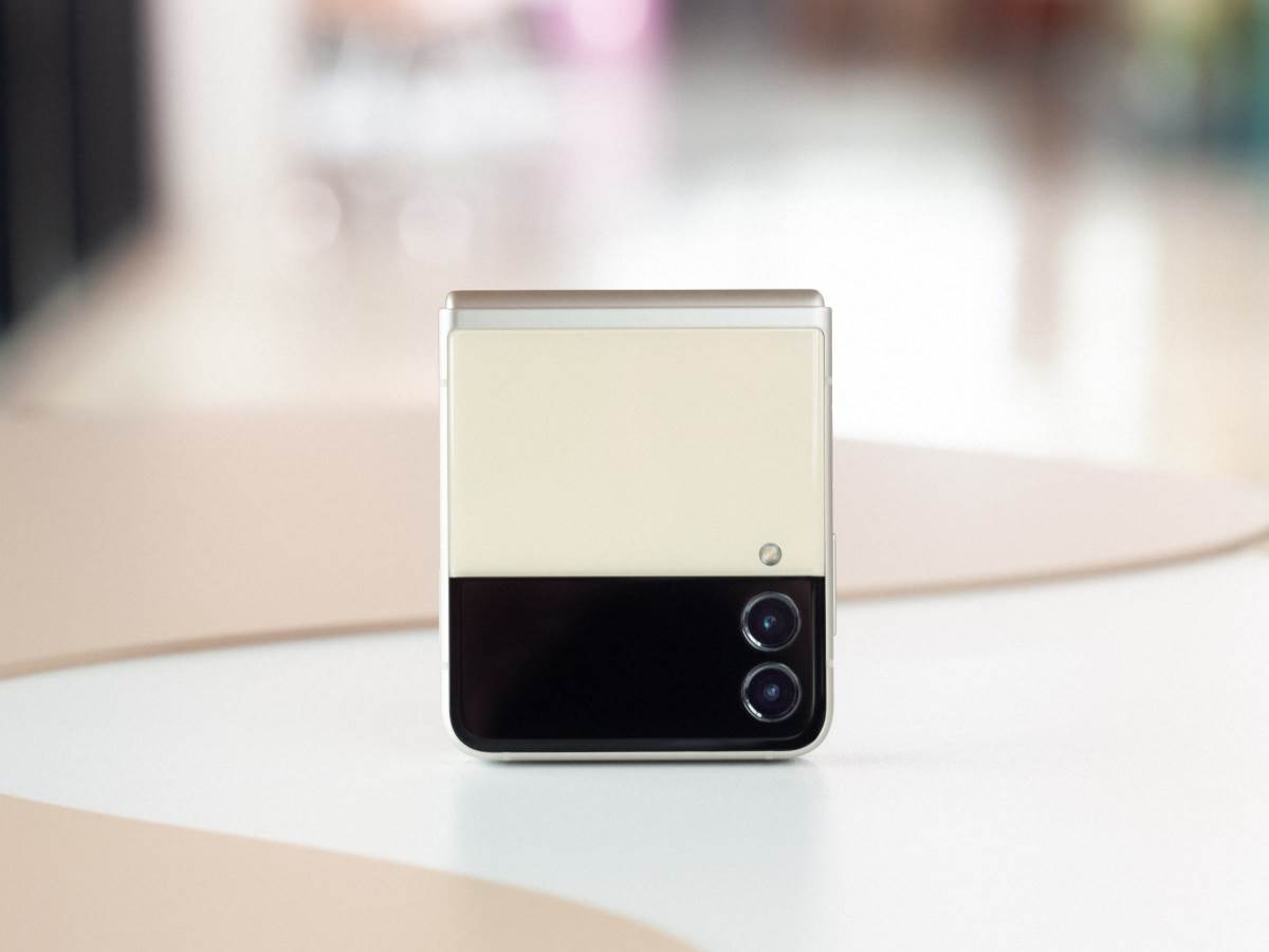 Samsung Galaxy Z Flip3 Pokemon Edition