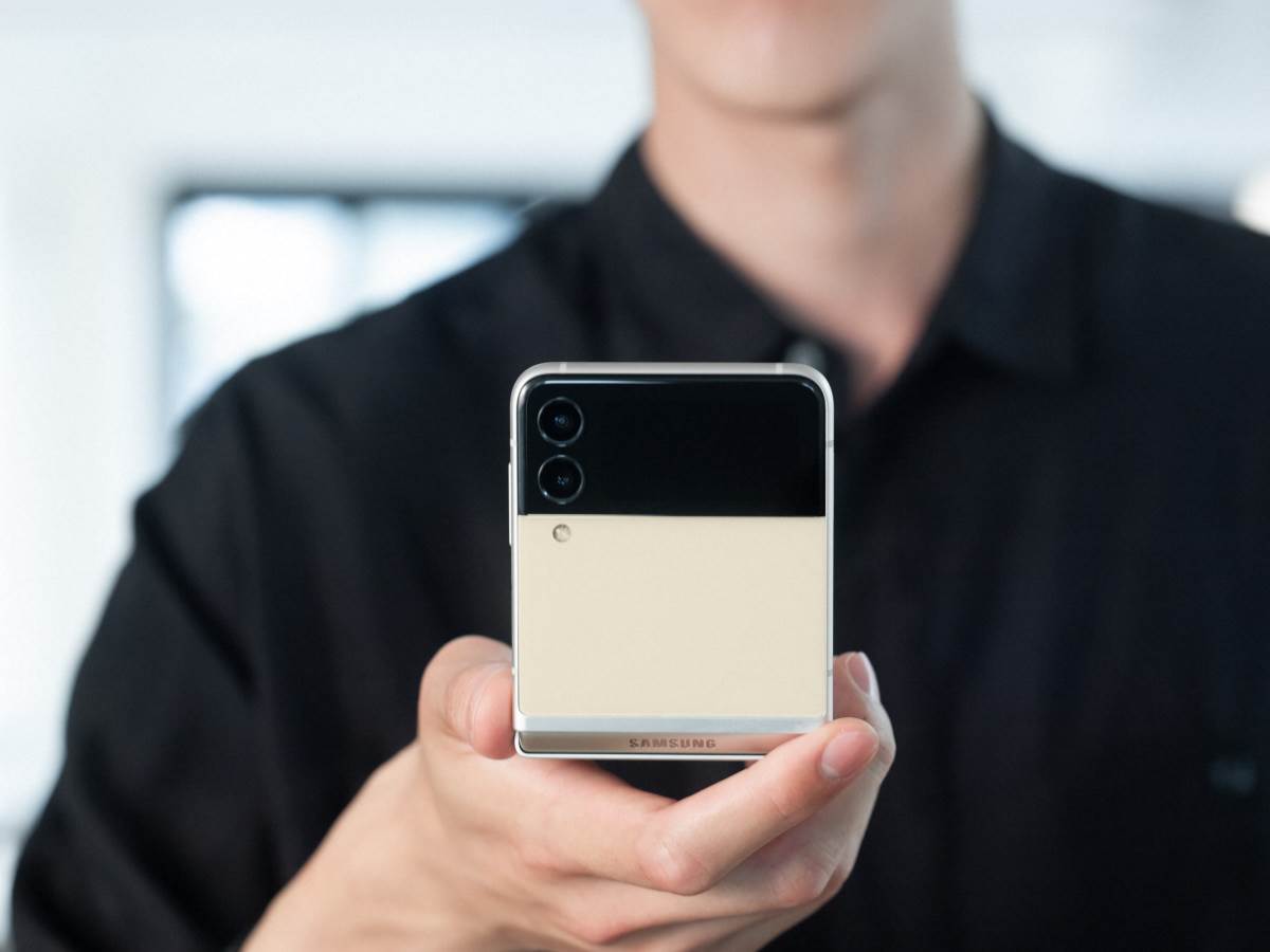 Samsung Galaxy Z Flip3 Pokemon Edition