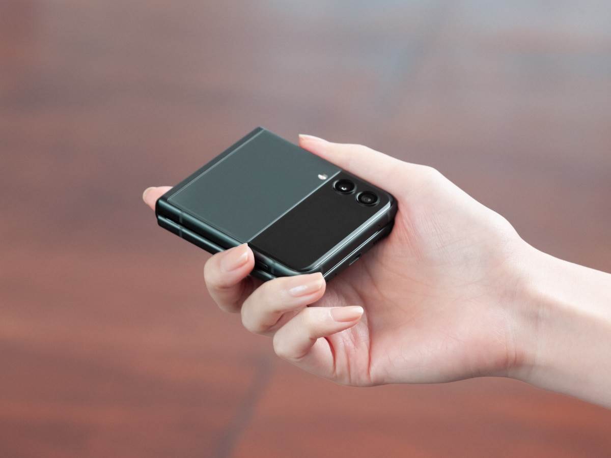 Samsung Galaxy Z Flip3 Pokemon Edition