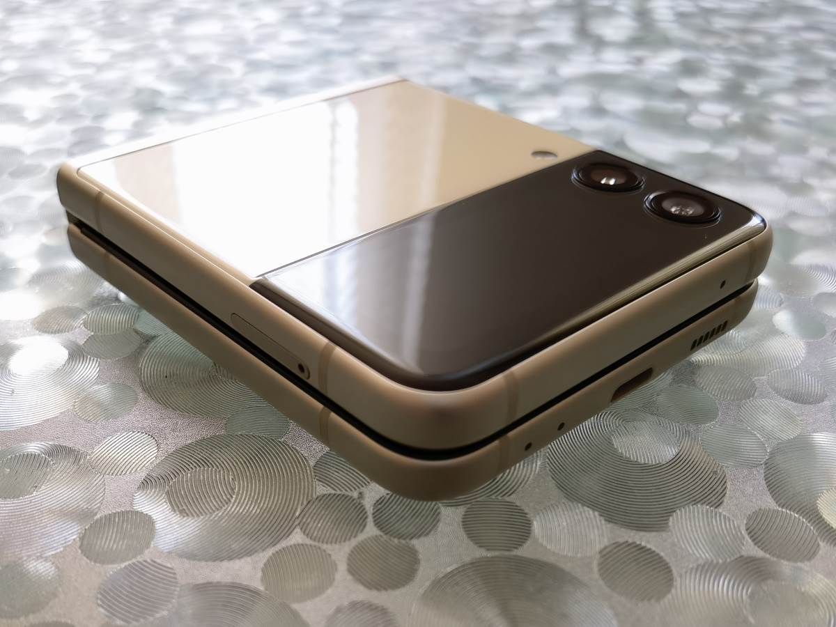 Samsung Galaxy Z Flip3 5G Slike Uživo (3)