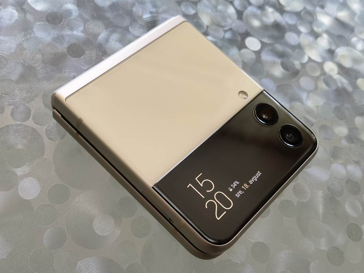 Samsung Galaxy Z Flip3 5G Slike Uživo (5)