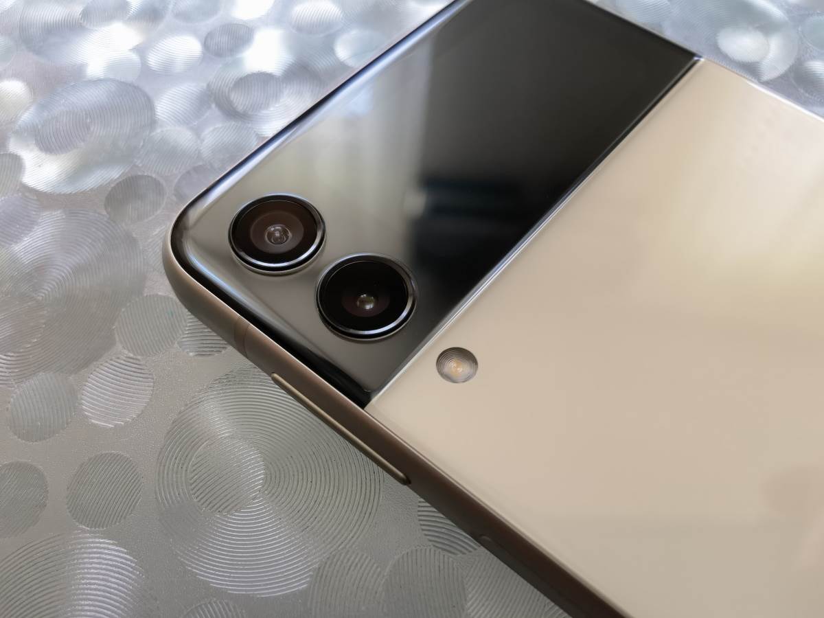Samsung Galaxy Z Flip3 5G Slike Uživo (7-1)