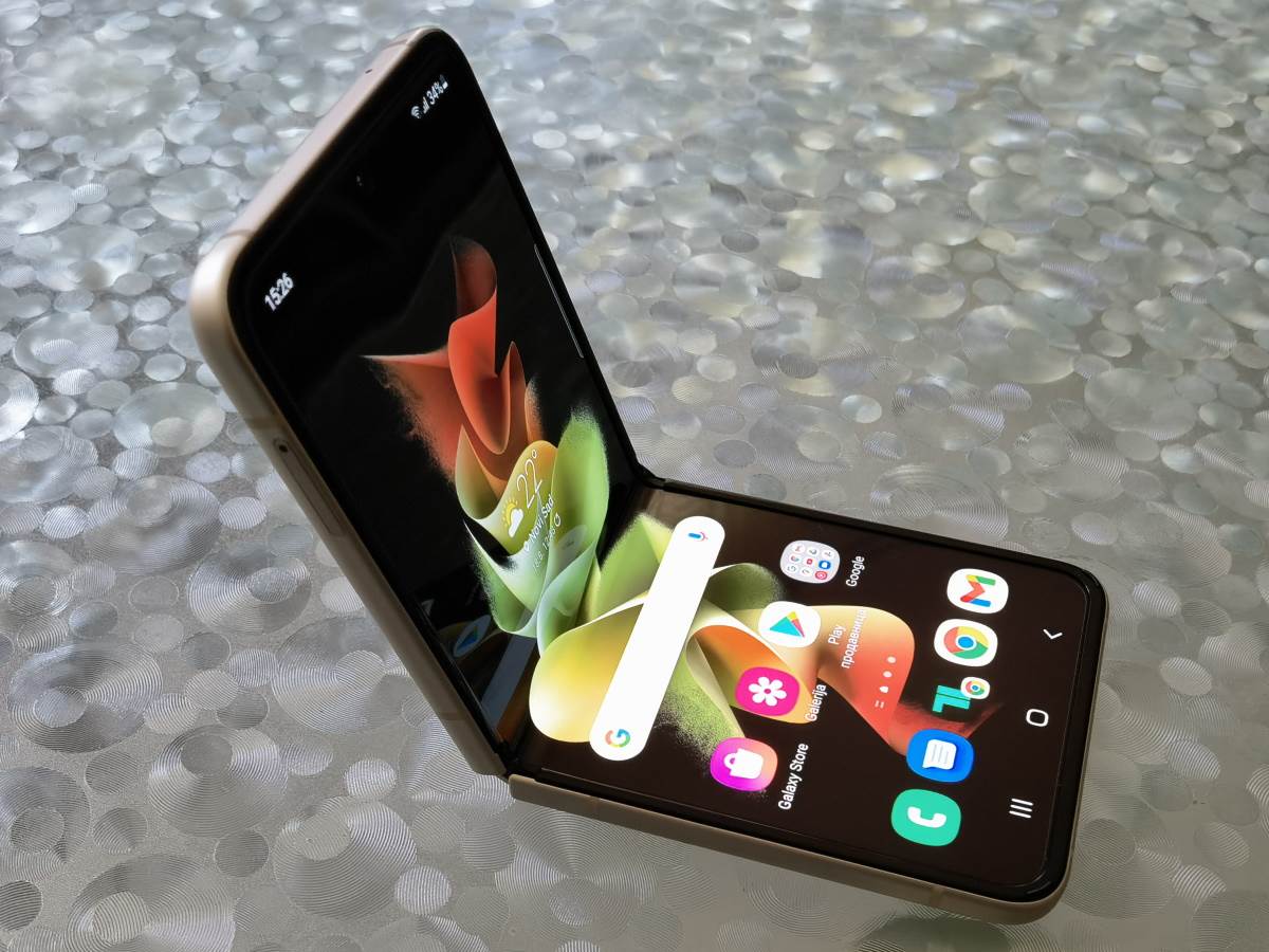 Samsung Galaxy Z Flip3 5G Slike Uživo (11)