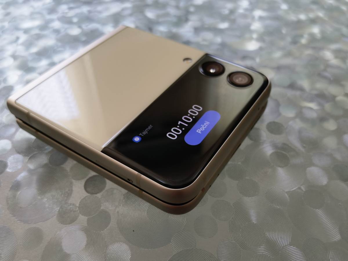 Samsung Galaxy Z Flip3 5G Slike Uživo (23)
