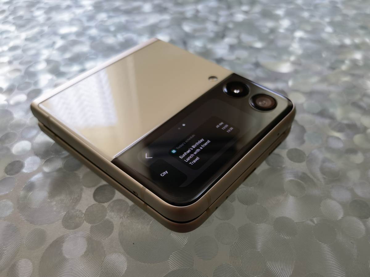 Samsung Galaxy Z Flip3 5G Slike Uživo (24)