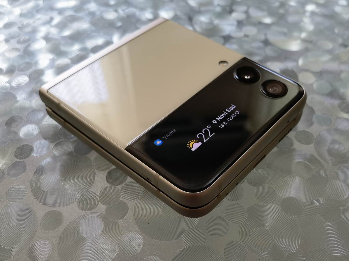 Samsung Galaxy Z Flip3 5G Slike Uživo (26)