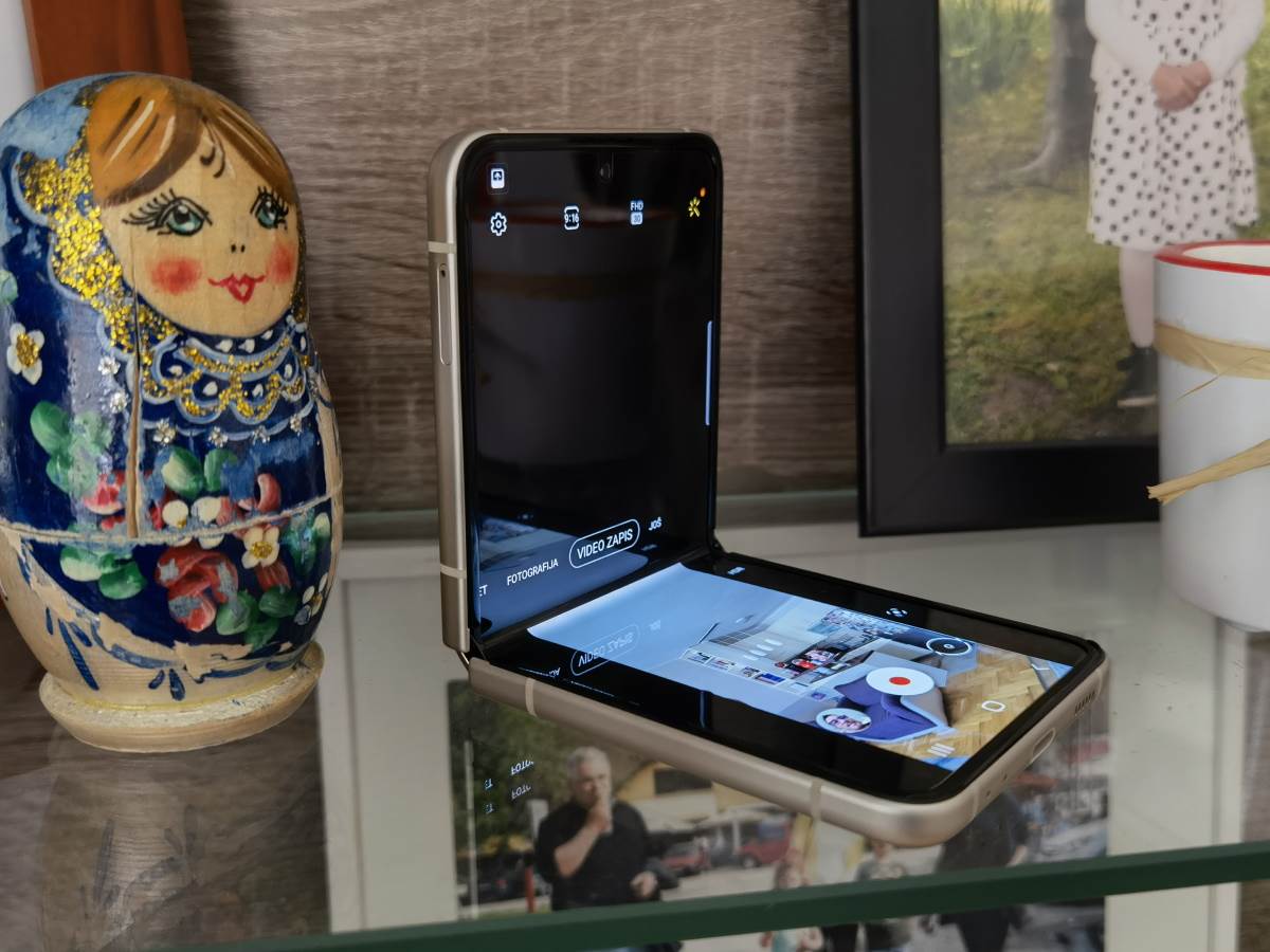 Samsung Galaxy Z Flip3 5G Slike Uživo (29)