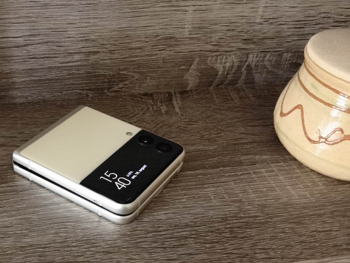 Samsung Galaxy Z Flip3 5G Slike Uživo (30)