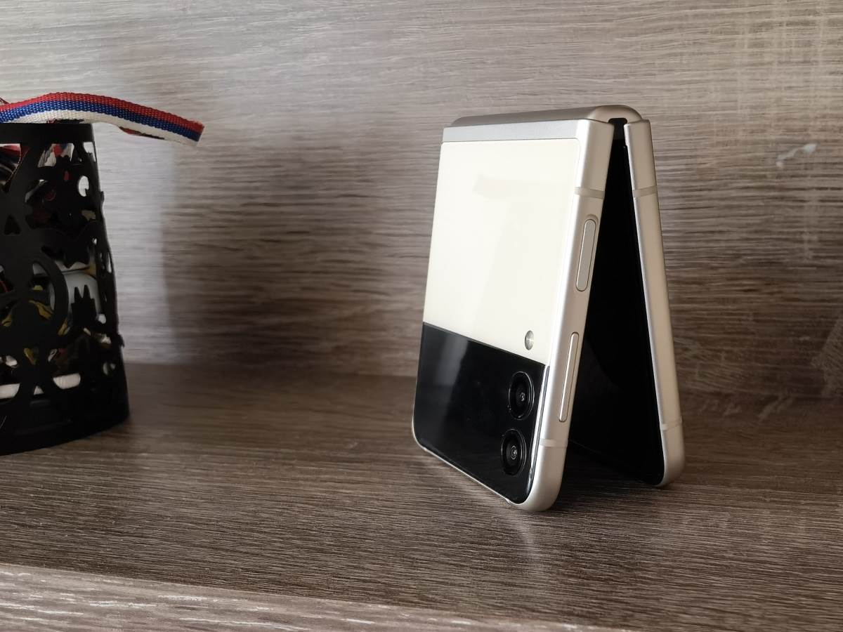 Samsung Galaxy Z Flip3 5G Slike Uživo (32)