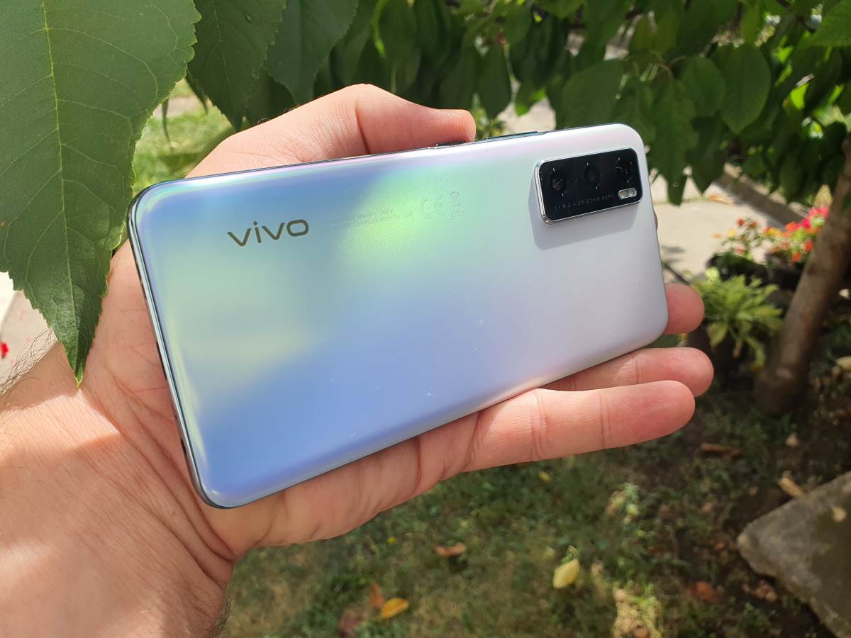 vivo Y70 zadnja strana - presijavanje