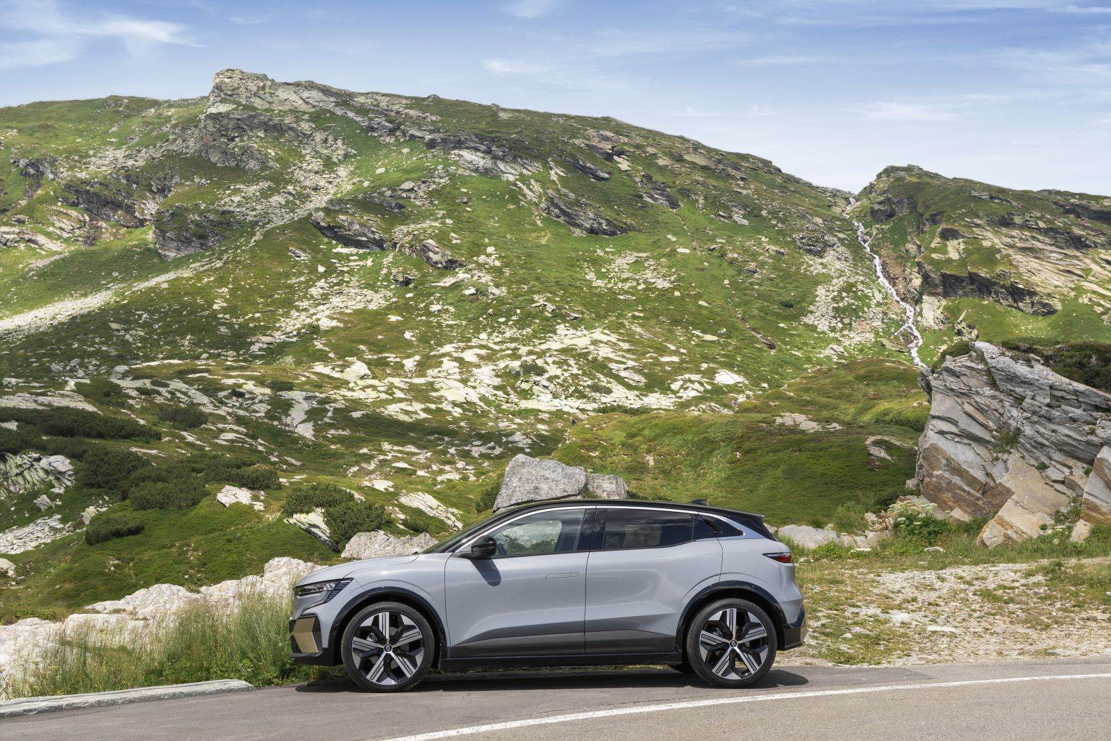 19561-All-NewMeganeE-TechElectric