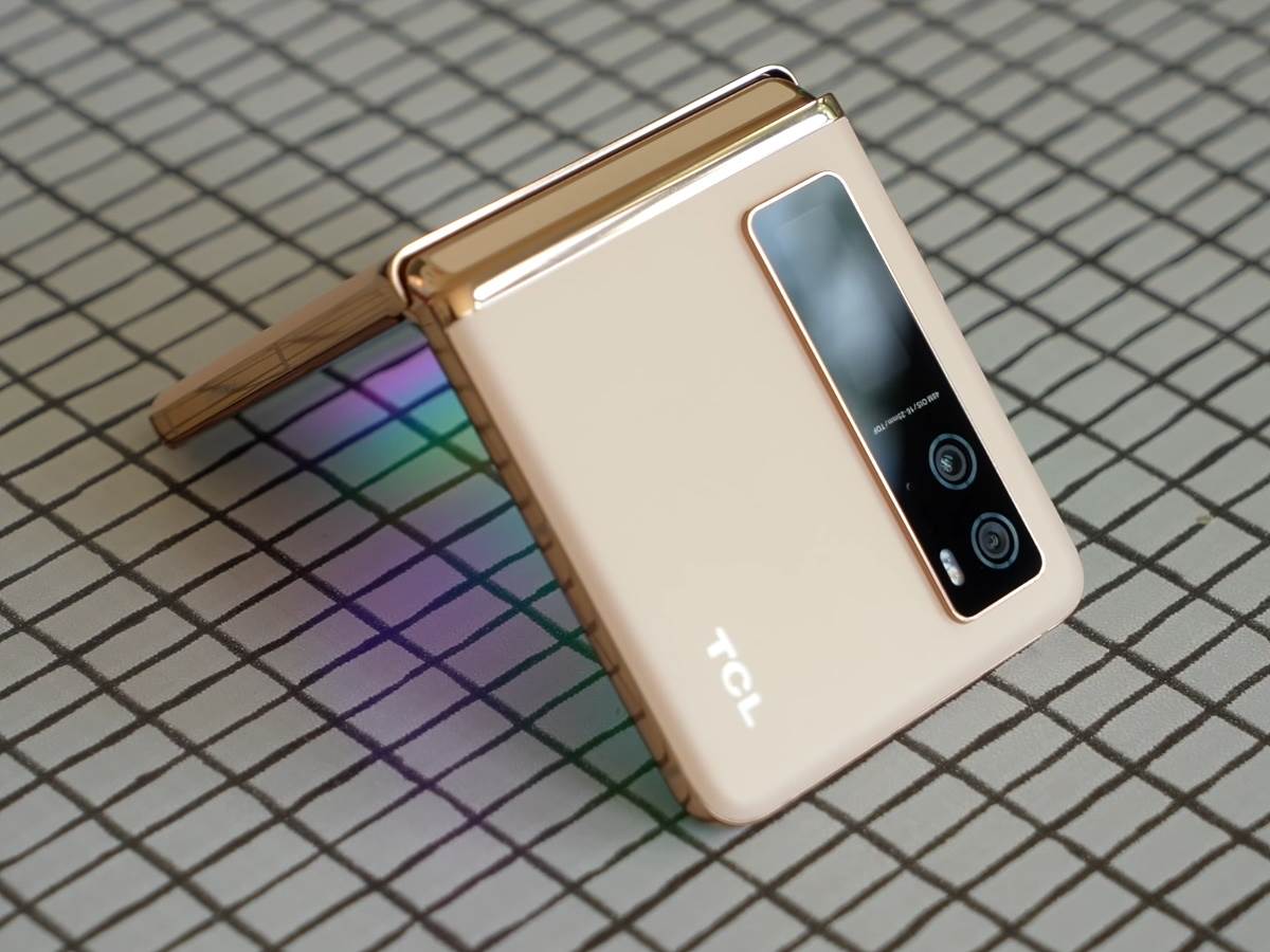 TCL Project Chicago savitljivi telefon 9