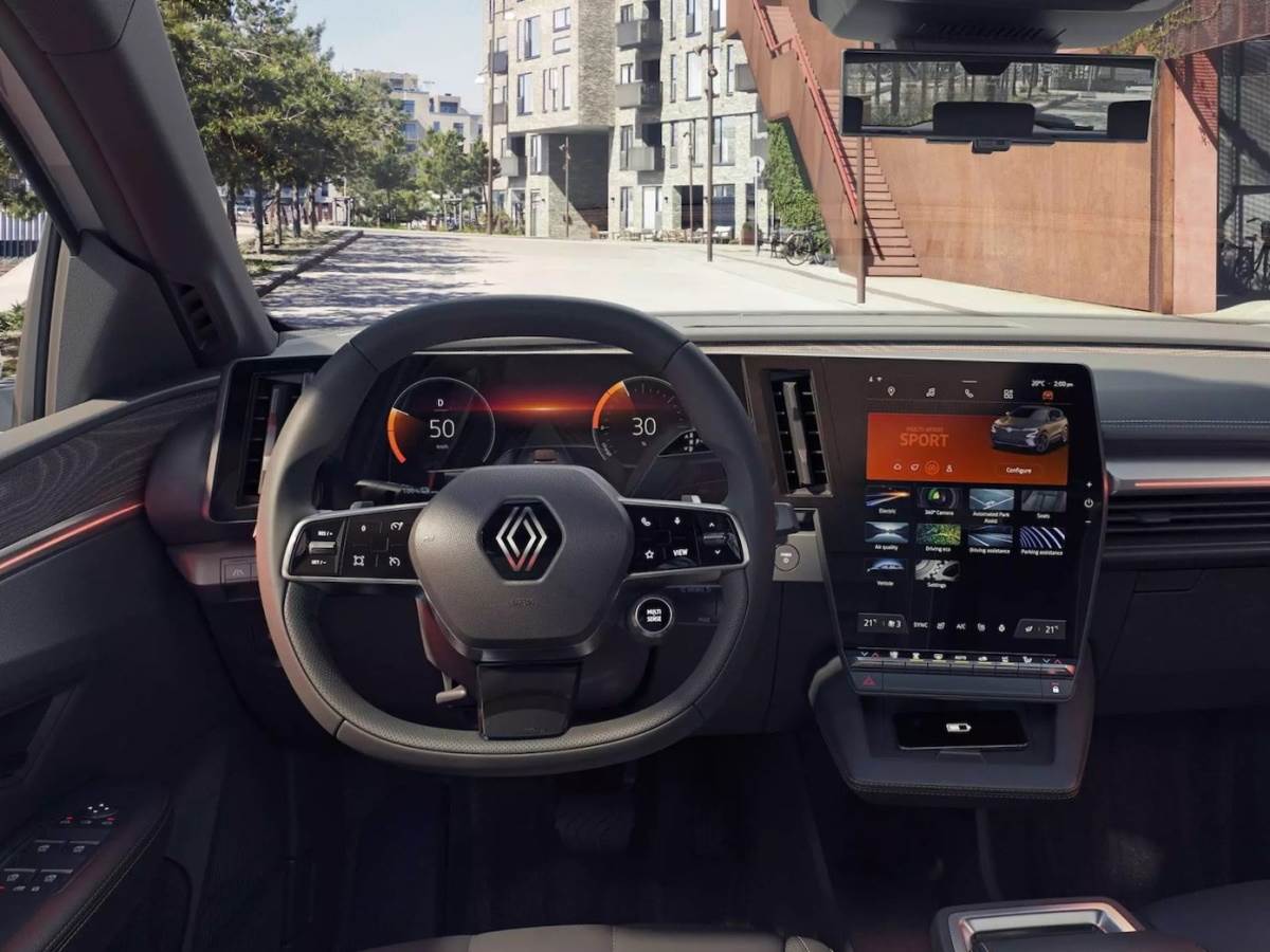 LG Renault Mégane IVI.JPG