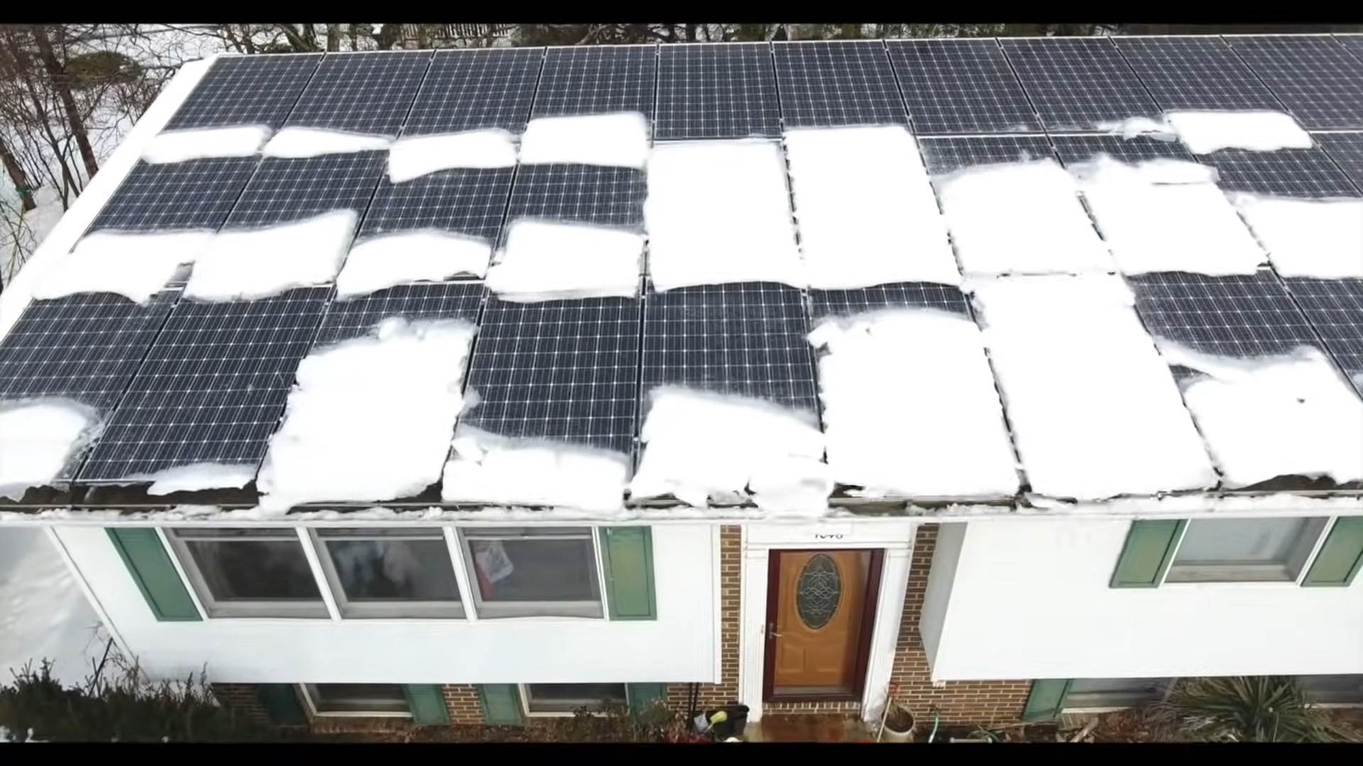 Ciscenje snega sa kuće