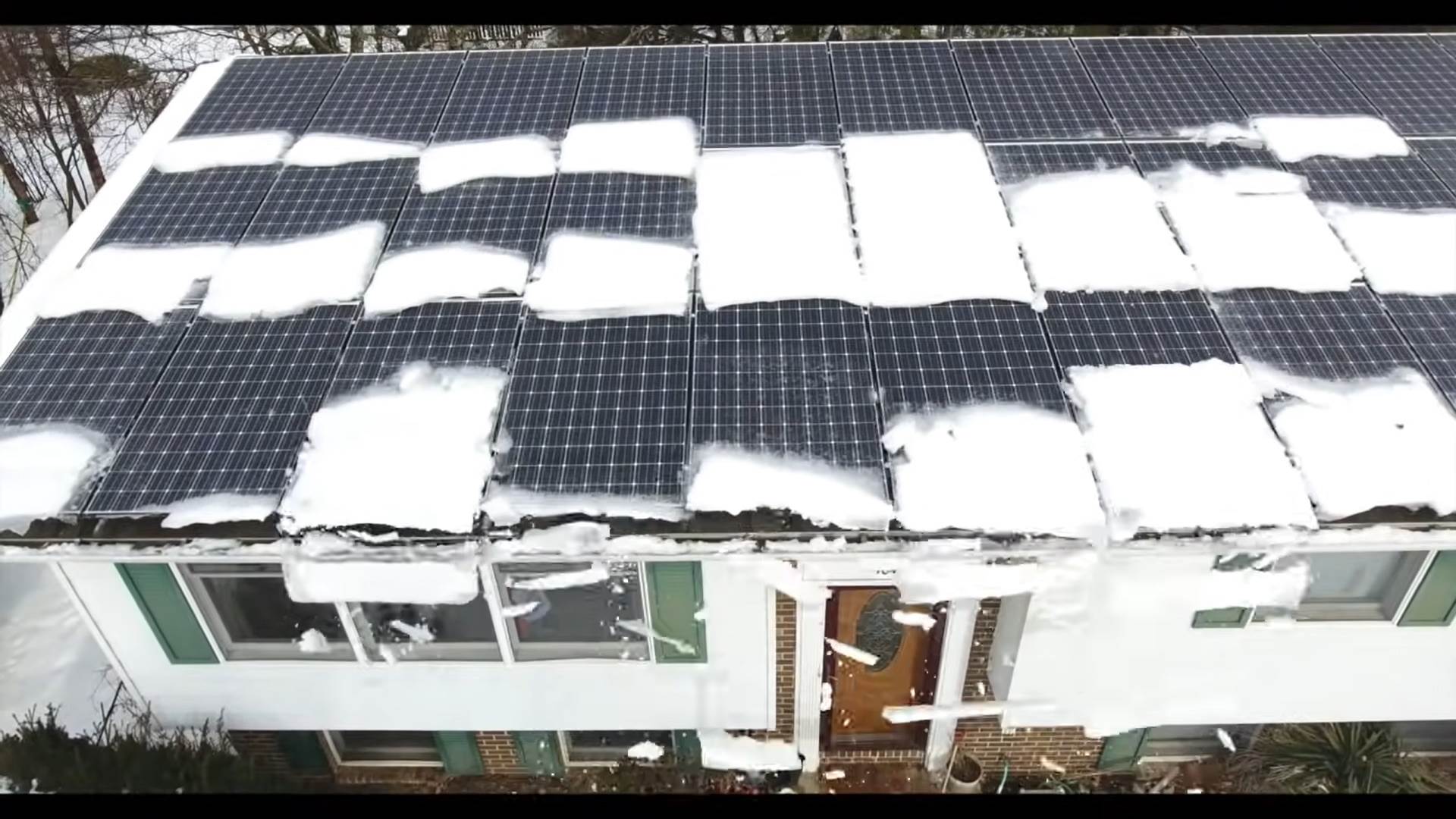 Ciscenje snega sa kuće