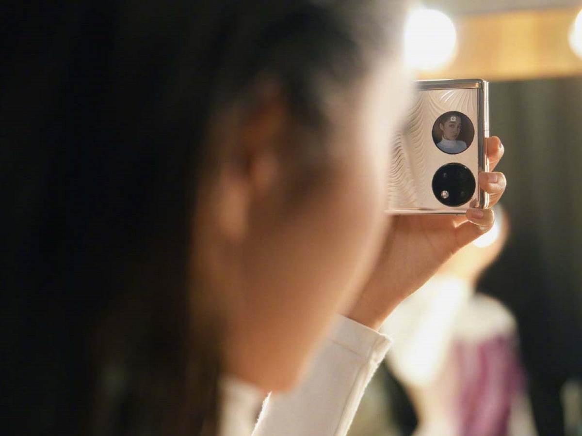 Huawei P50 Pocket 4.jpg