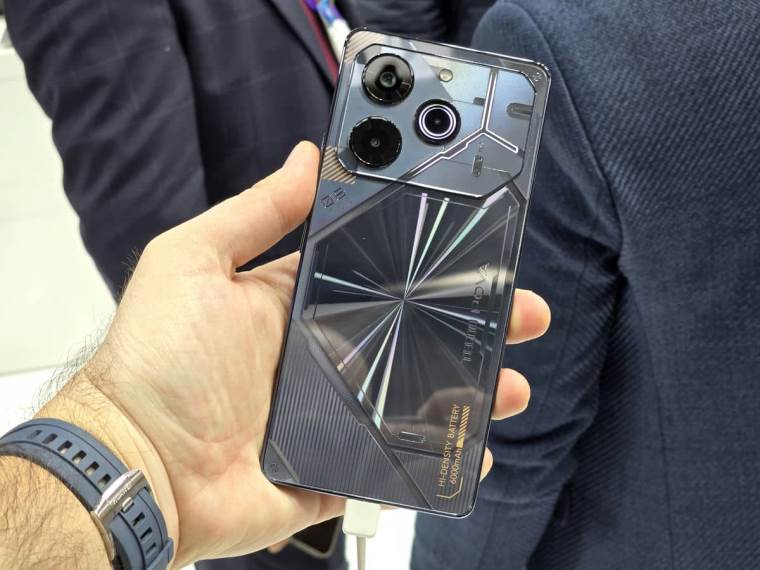 TECNO POVA 6 Pro pametni telefon na MWC sajmu