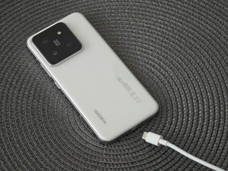 Xiaomi 14 na punjaču