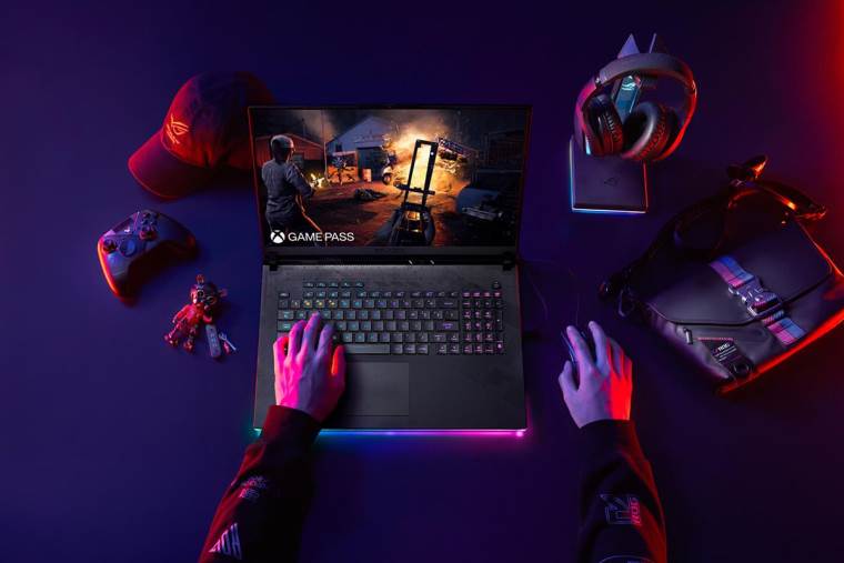 ASUS ROG Strix SCAR 18 G834 (2025) _ gejmerski laptop _ Foto ASUS.jpg