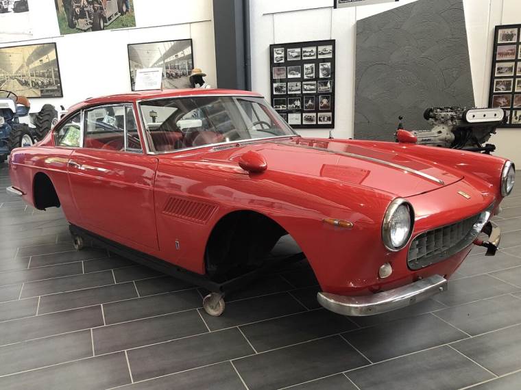Feručov Ferrari 250 GTE _ Foto Wikimedia TKOIII.jpg