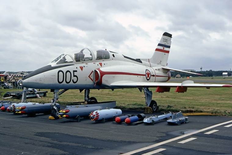 1 Soko G-4 Super Galeb na aeromitingu u Farnborou 1984. godine _ Foto Wikimedia Steve Fitzgerald.jpg