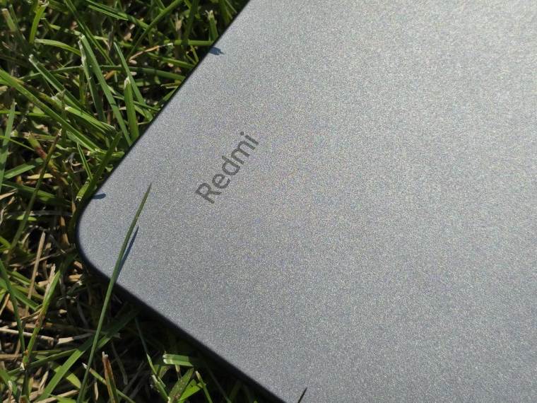 Redmi Pad Pro nema POGO konektor