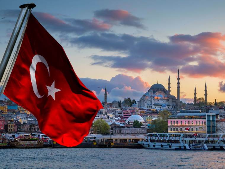 Turska zastava _ Istanbul _ Foto Shutterstock.jpg