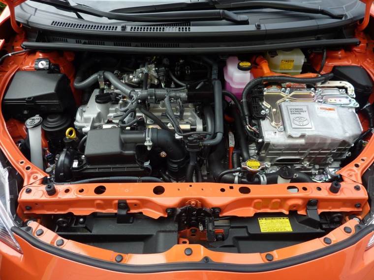 Toyota _ motor _ hibridni pogon _ Pixabay.jpg