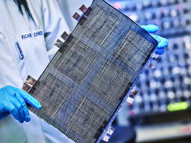 Strukturna baterija _ Foto Chalmers University of Technology _ Henrik Sandsjö (1).jpg