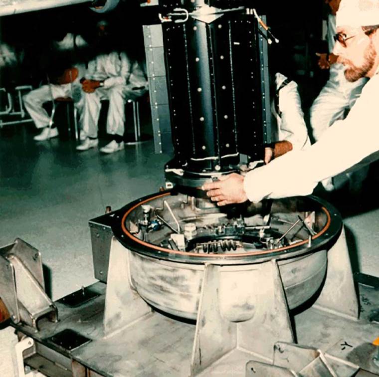 Voyager 2 generator