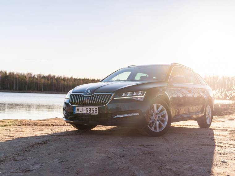 Škoda Superb Combi _ Foto Shutterstock.jpg