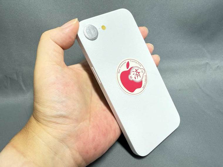 iPhone SE 4 maketa