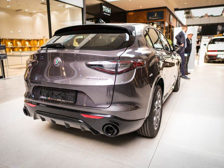 Alfa Romeo STELVIO_ (12).jpg