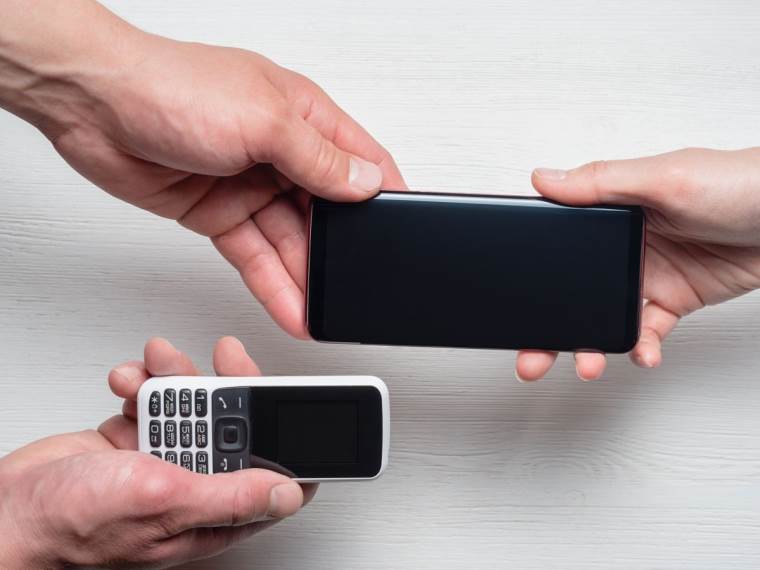 Stari telefon _ novi telefon _ Foto Shutterstock (2).jpg