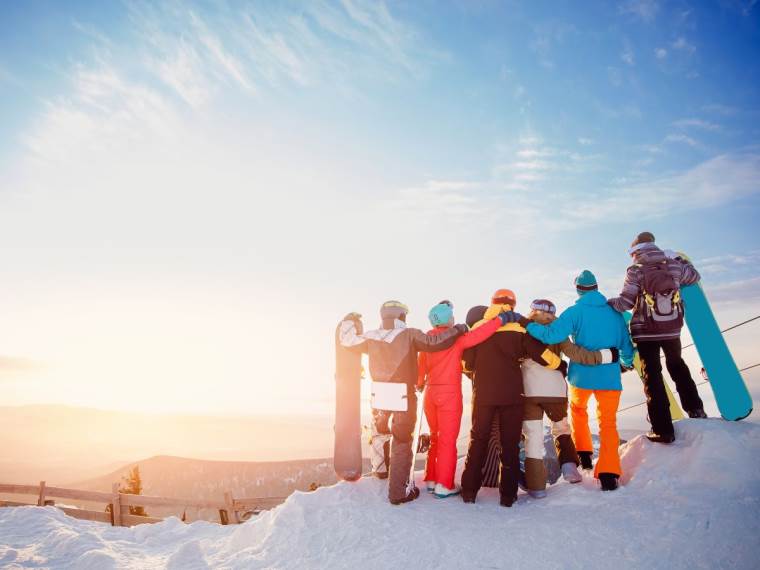 zima _ sneg _ sunce _ skijanje _ Foto Shutterstock.jpg