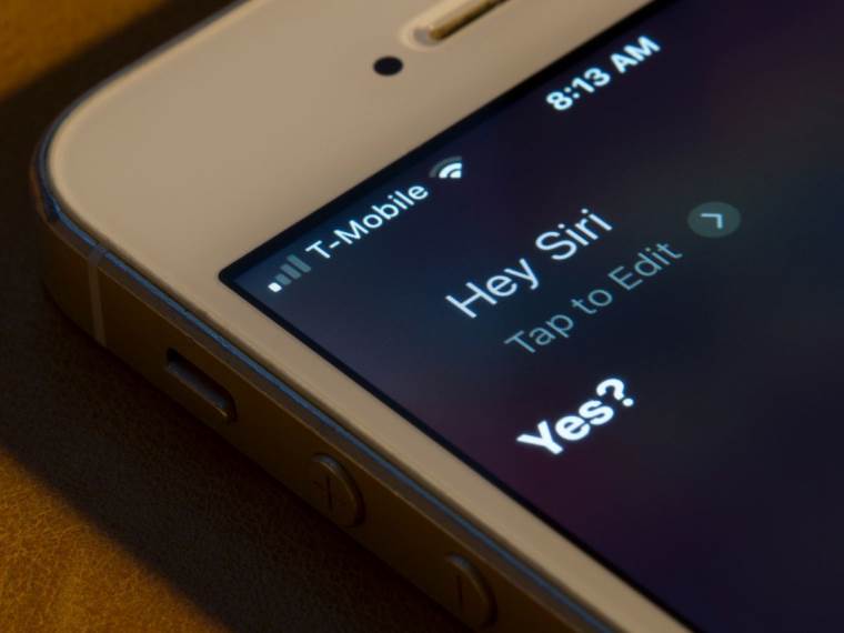 Apple Siri _ AI asistent _ iPhone _ Foto Shutterstock (3).jpg