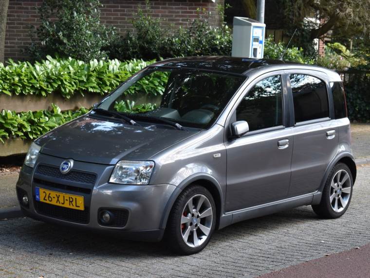 Fiat Panda 100HP _ Foto Shutterstock.jpg