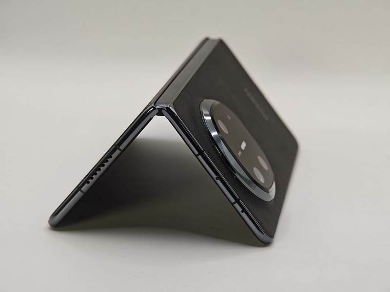 Huawei Mate X6 dizajn 7.jpg