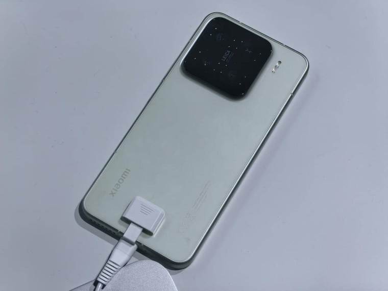 Xiaomi 15 izgled 2.jpg