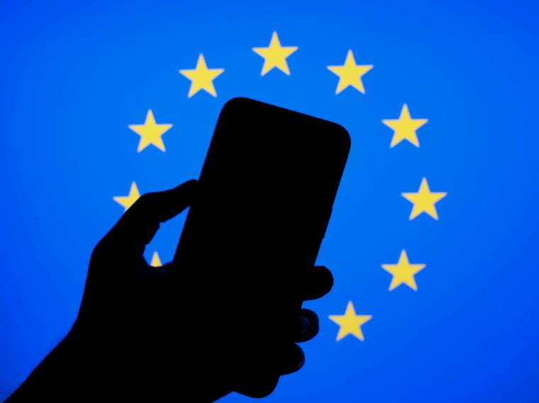 Silueta telefona EU zastava