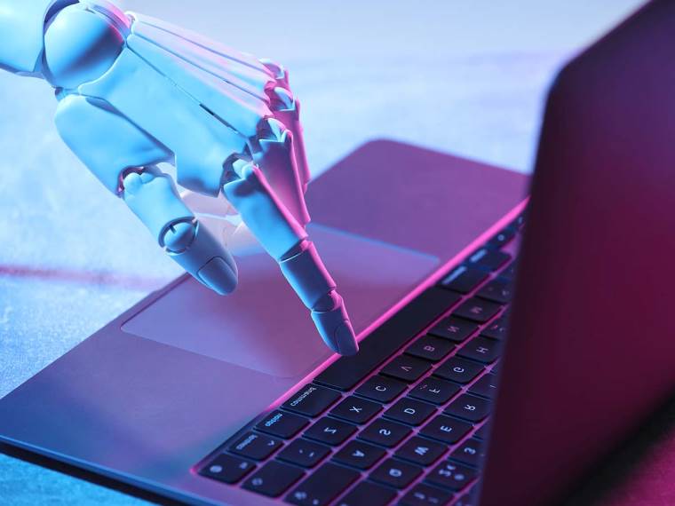 AI koristi laptop