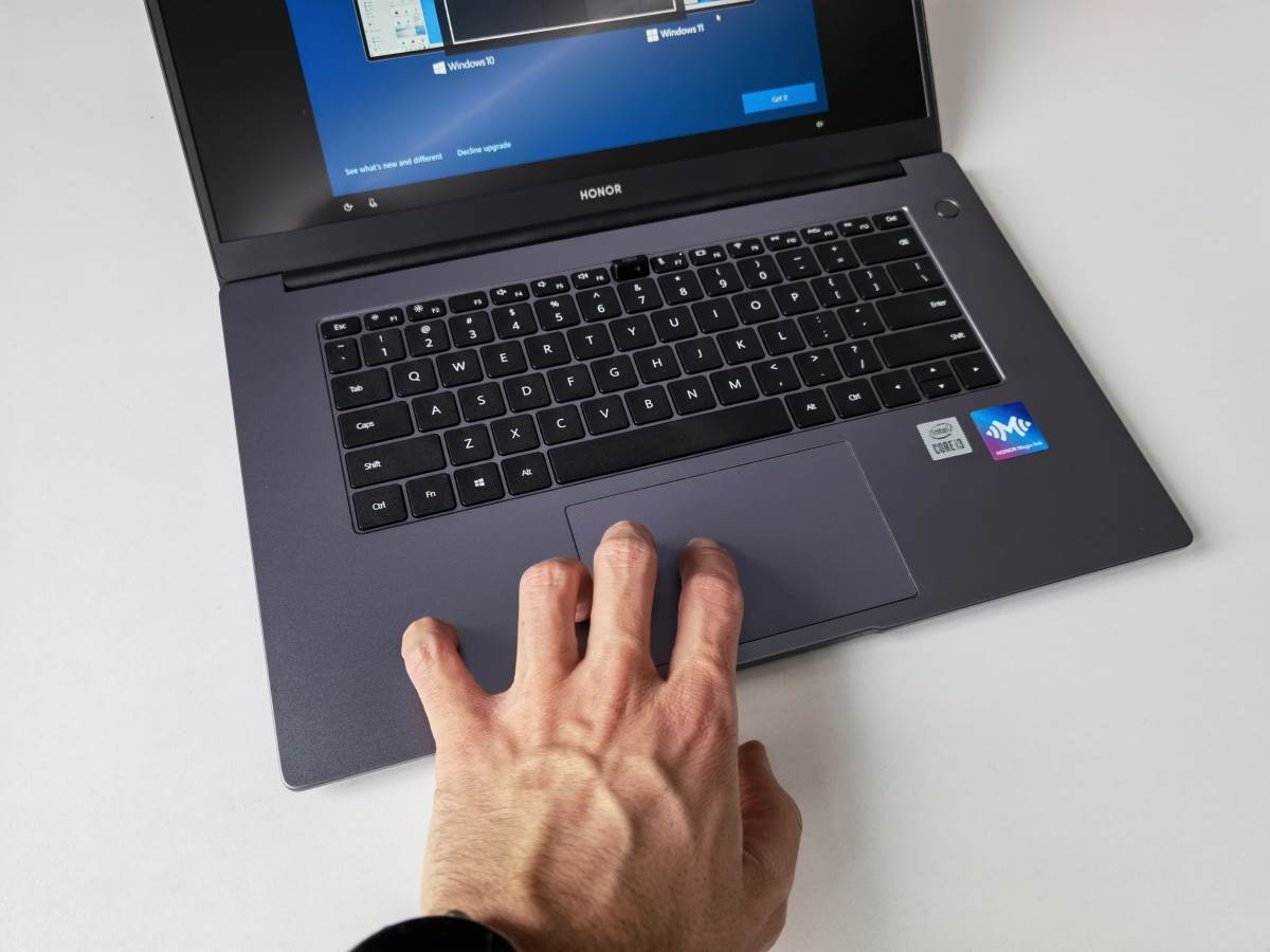 HONOR MagicBook X 15 laptop test i cena (11).jpg