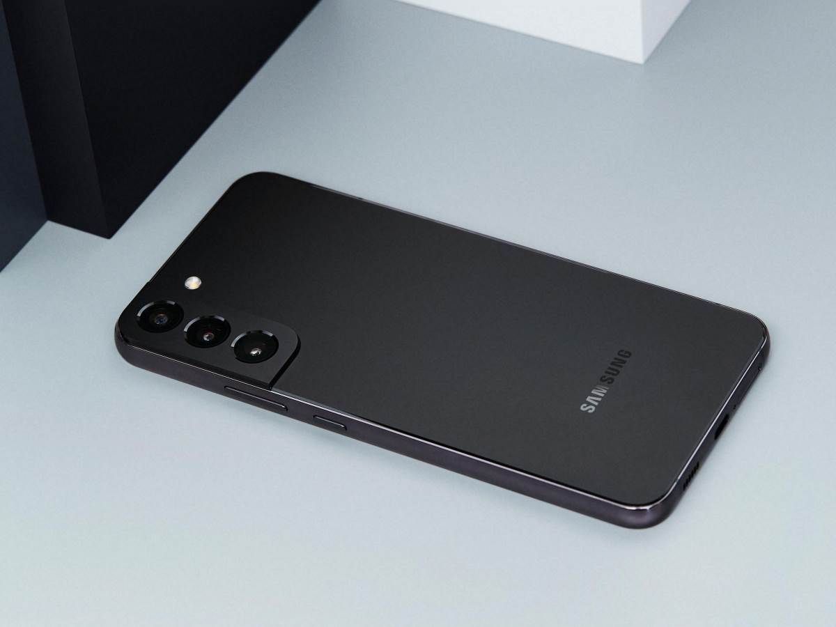 Samsung Galaxy S22 i Galaxy S22+ (5).jpg