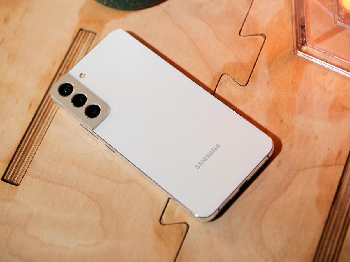 Samsung Galaxy S22 i Galaxy S22+ (4).jpg