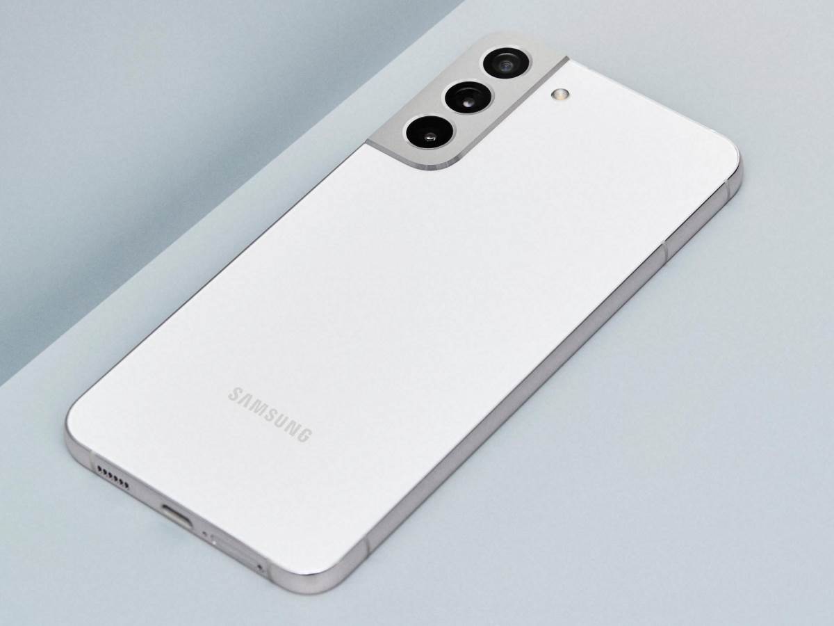 Samsung Galaxy S22 i Galaxy S22+ (1).jpg