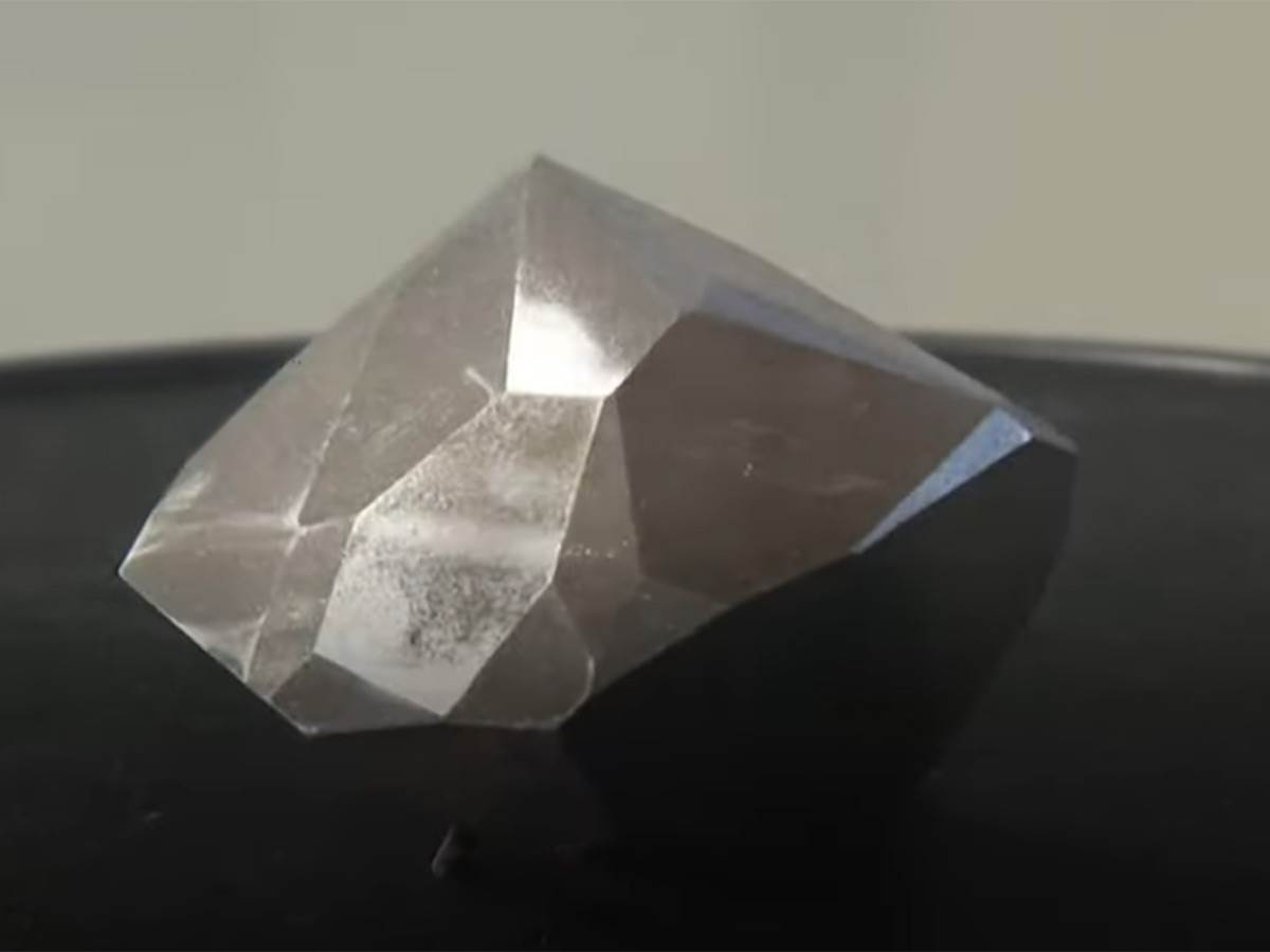 Enigma crni dijamant