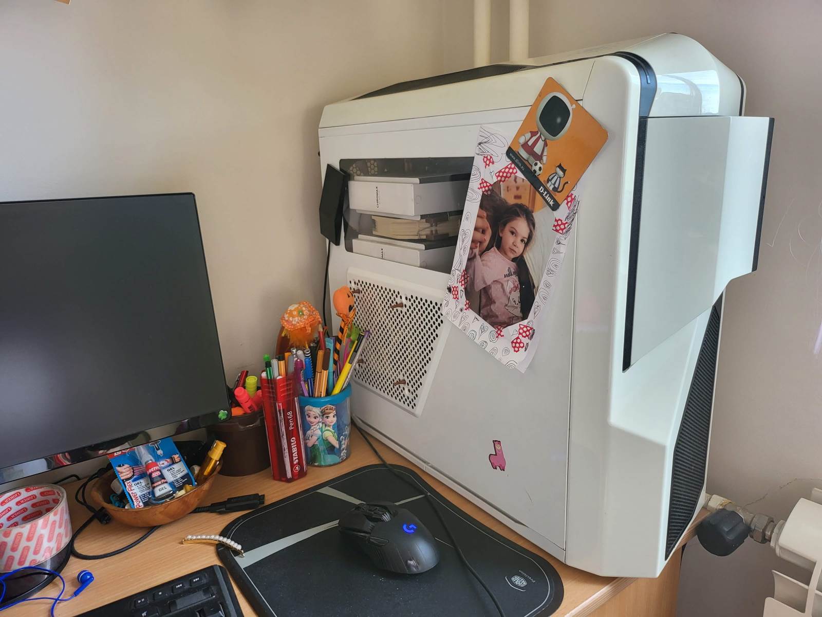 Desktop na radnom stolu